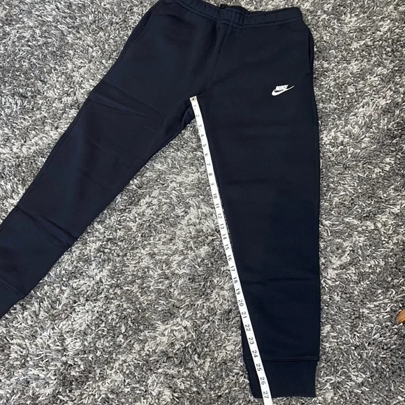 New NIKE Sportswear Standard Fit Tapered Leg Club Fleece Joggers - Picture 5 of 16